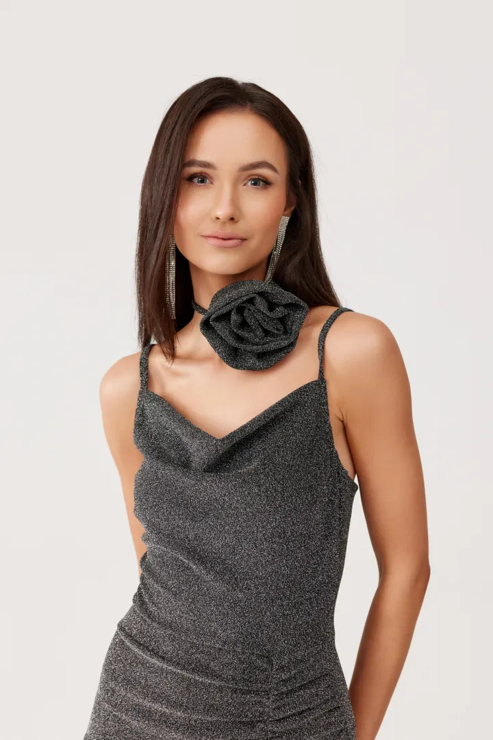 Holly - elegantes Maxikleid mit Raffungen und hohem Schlitz in dunkel Silber