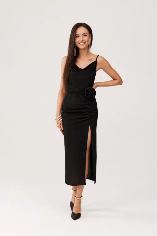 Holly – elegantes Maxikleid mit Raffungen und hohem Schlitz in Schwarz | Roco Fashion