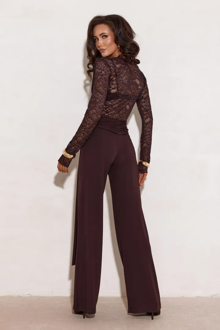 Myra - edler Jumpsuit mit Spitzenoberteil und weit fallendem Bein in dunkel Braun