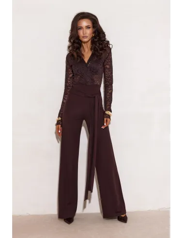 Myra – elegancki kombinezon z koronkową górą i szerokimi nogawkami w kolorze ciemnego brązu | Roco Fashion
