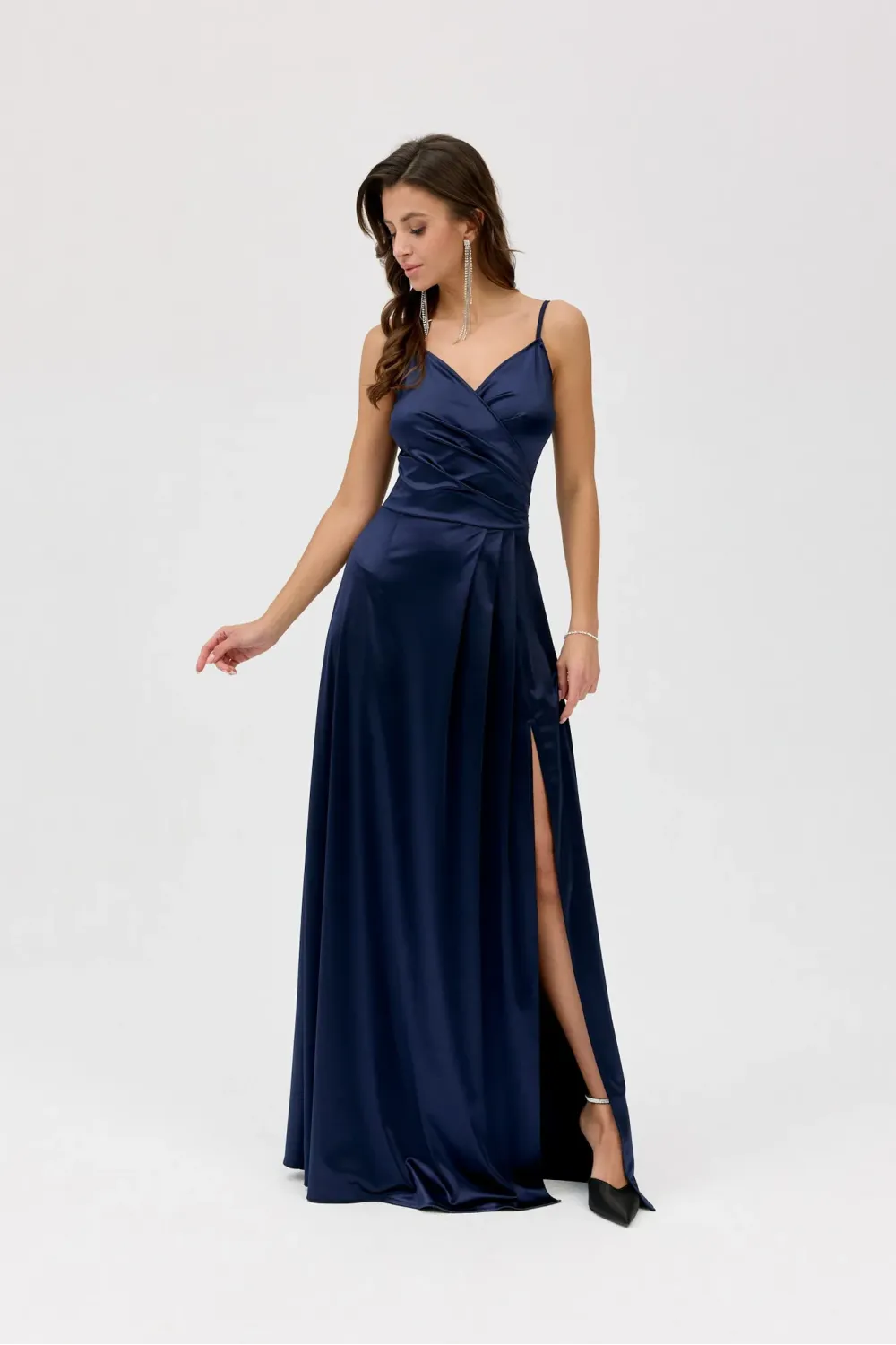 Salma – dunkelblaues Satinkleid Maxi mit Wickelausschnitt | Roco Fashion