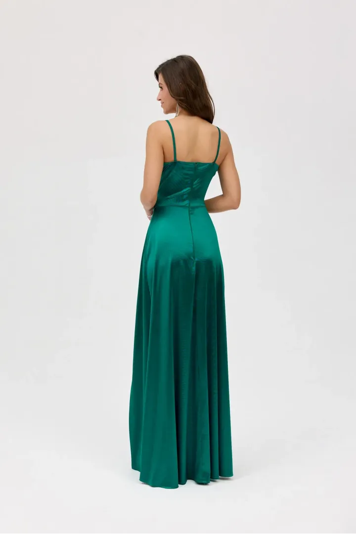 Salma - elegantes Satin-Maxikleid mit Drapierung und hohem Schlitz in Grün
