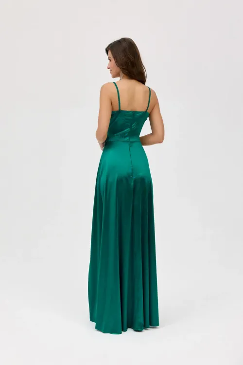 Salma - elegantes Satin-Maxikleid mit Drapierung und hohem Schlitz in Grün