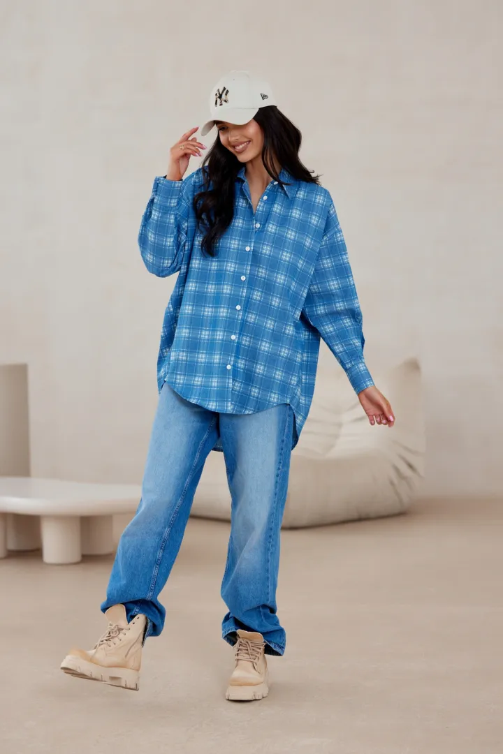 Olly - oversize’owa koszula jeansowa z przedłużonym tyłem | Roco Fashion