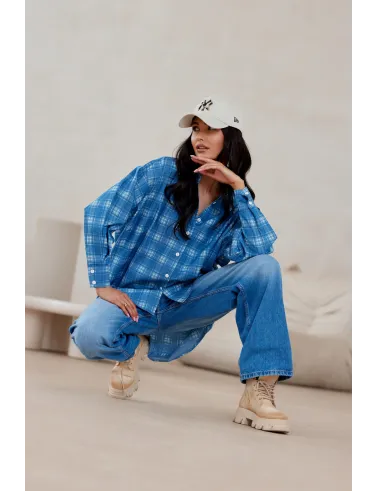 Olly - oversize’owa koszula jeansowa z przedłużonym tyłem | Roco Fashion