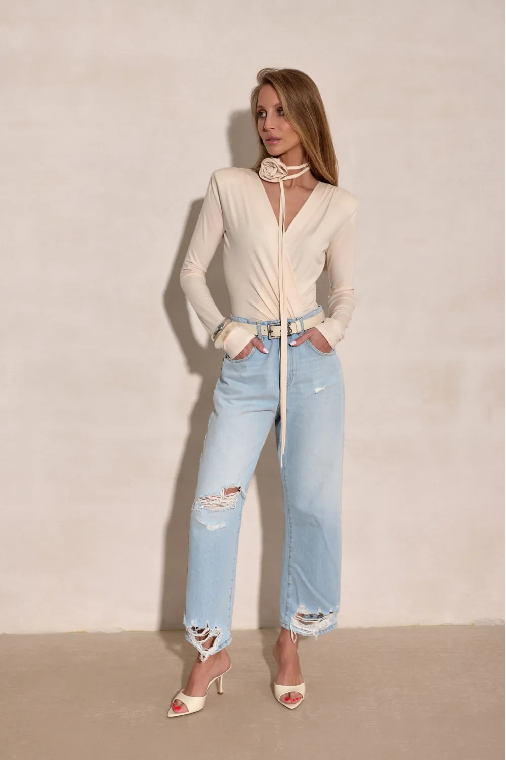 Diana - Body mit tiefem V-Ausschnitt und Schleife am Hals in Vanille | Roco Fashion