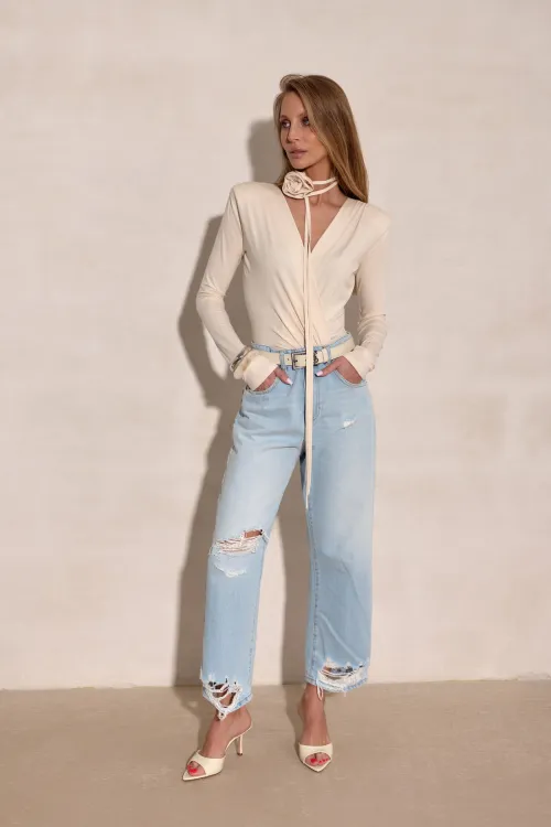 Diana - body z kopertowym dekoltem i wiązaną różą waniliowe | Roco Fashion