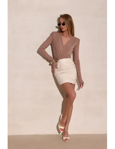 Diana - body z kopertowym dekoltem i różą cappuccino | Roco Fashion