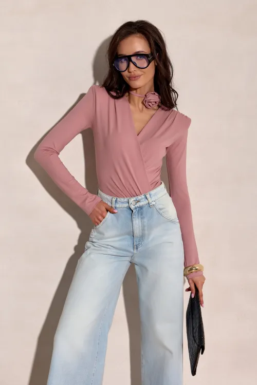 Diana - Body mit tiefem V-Ausschnitt und Schleife am Hals in Dunkelrosa | Roco Fashion