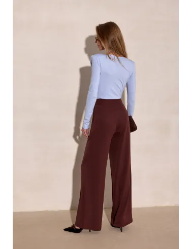 Diana - body z kopertowym dekoltem i wiązaną różą w kolorze błękitnym | Roco Fashion