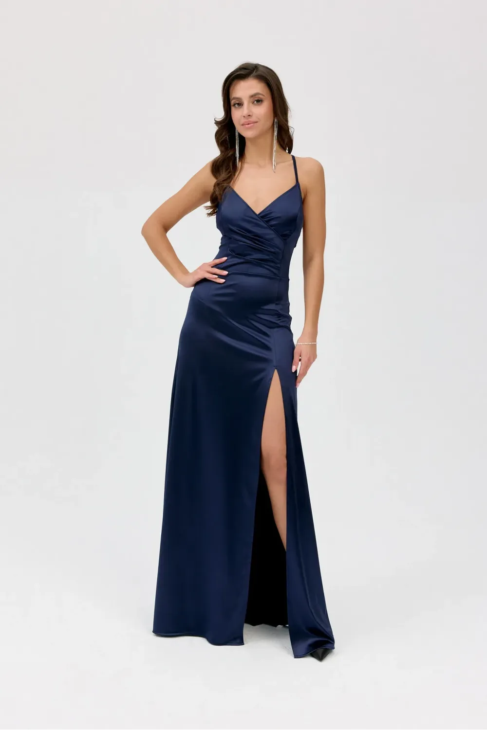 Alessandra – marineblaues Satinkleid Maxi mit Rückenausschnitt | Roco Fashion