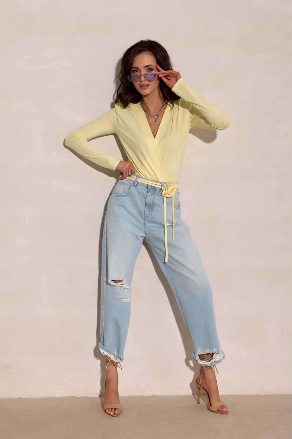 Diana - żółte body z kopertowym dekoltem i wiązaną różą | Roco Fashion