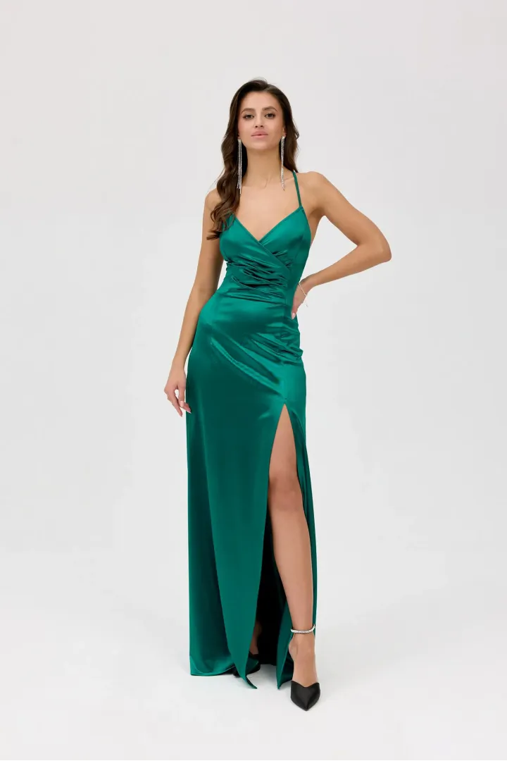 Alessandra - Langes Satin Abendkleid mit Spaghettiträgern, Rückenschnürung und Beinschlitz in Grün