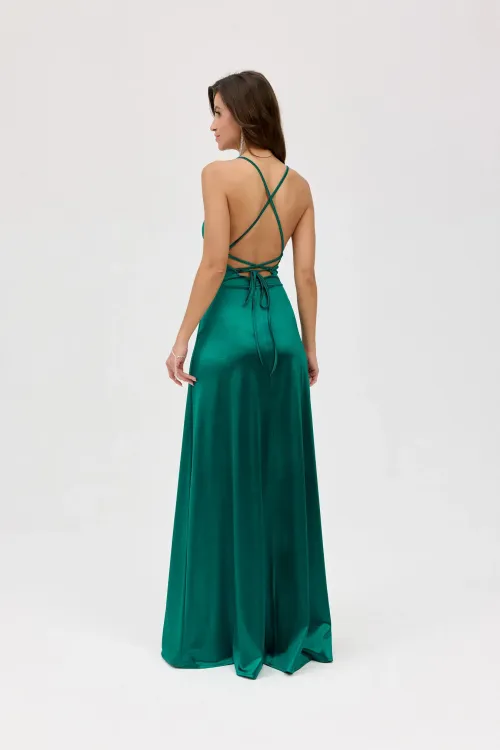 Alessandra – grünes Satinkleid Maxi mit Rückenausschnitt | Roco Fashion