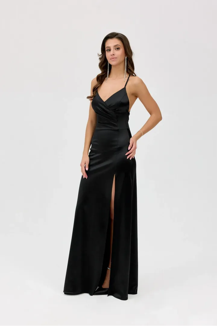 Alessandra - Langes Satin Abendkleid mit Spaghettiträgern, Rückenschnürung und Beinschlitz in Schwarz