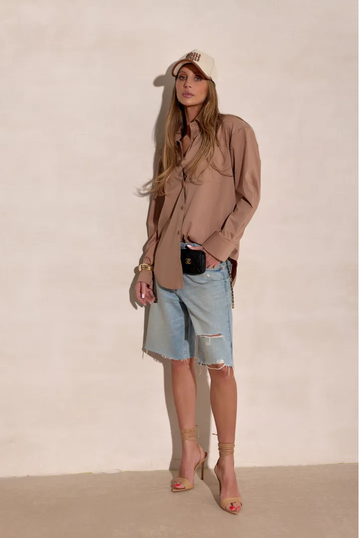 Calista - elegante Damenbluse mit langen Ärmeln und klassischem Kragen in Camel