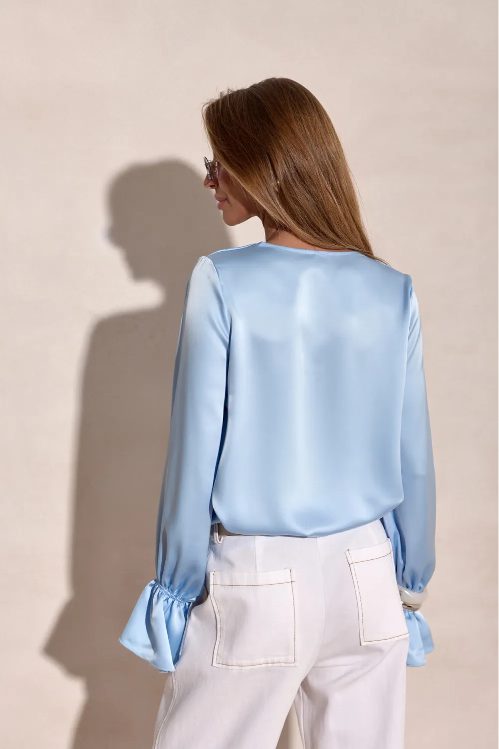 Soraya – elegante Damenbluse mit Bindeschleife und langen Ärmeln in Hellblau | Roco Fashion