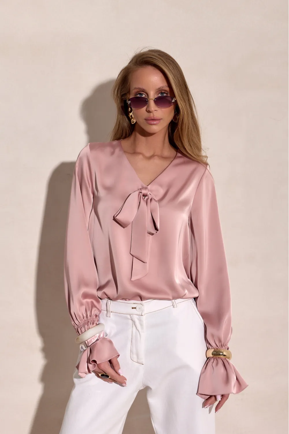 Soraya – elegancka bluzka z wiązaniem i długim rękawem w kolorze różowym | Roco Fashion