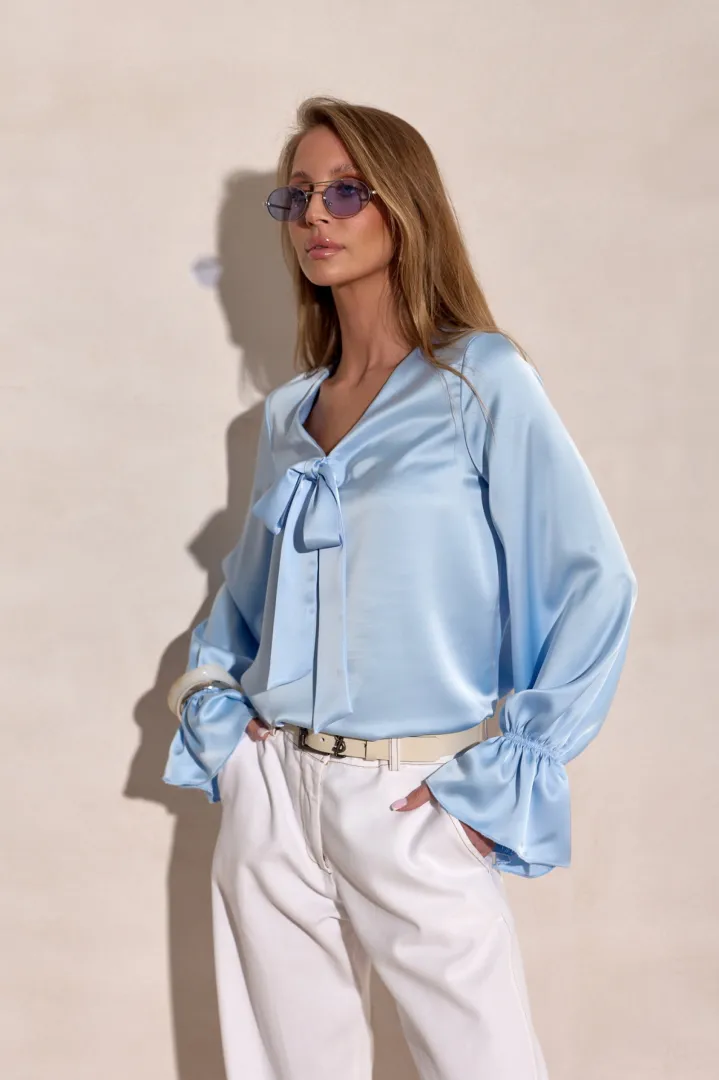 Soraya - elegante Damenbluse mit Bindeschleife und langen Ärmeln in Himmelblau