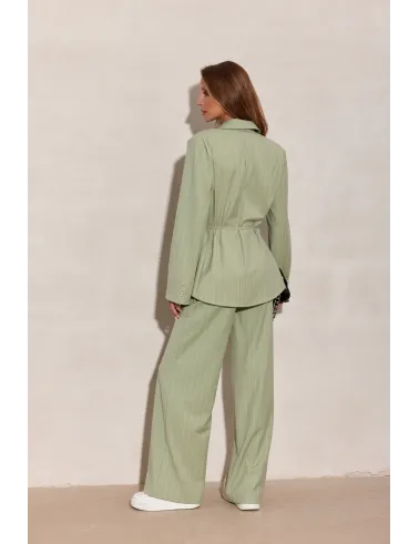 Aveline – elegancka bluzka marynarkowa pistacjowa z wiązaniem i prążkami | Roco Fashion