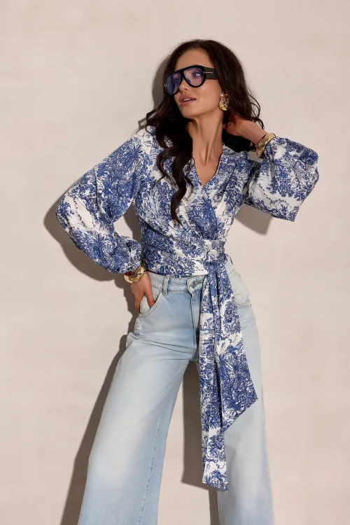 Valeria – bluzka z wiązaniem w talii i luźnym rękawem | Roco Fashion