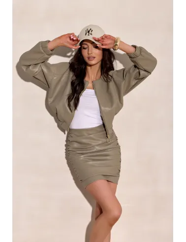 Tahlia – kurtka z eko skóry jasne khaki, minimalistyczny fason | Roco Fashion