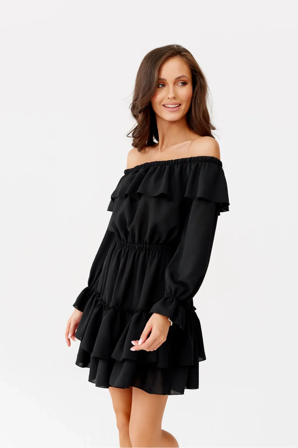 Morella – czarna sukienka mini typu Carmen z gumką