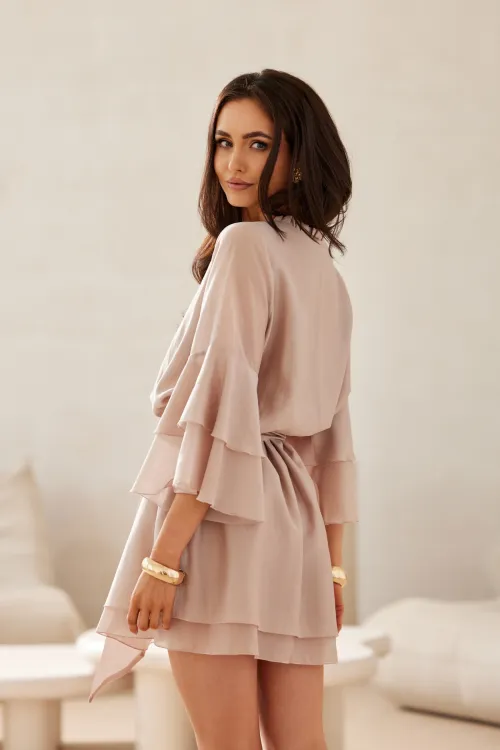 Beatrice - elegante Mini-Kleid mit Volants und Taillenbindung in Beige