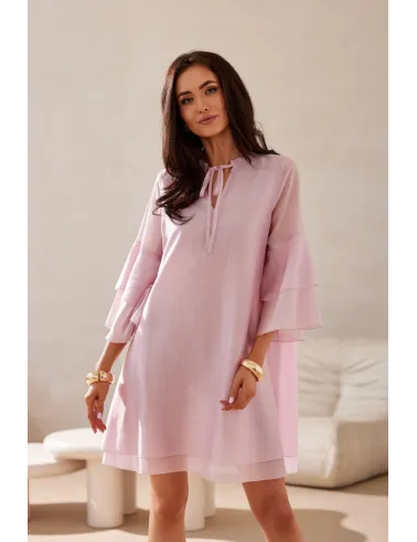 Beatrice – zwiewna sukienka mini z falbanami i wiązaniem w talii różowa | Roco Fashion