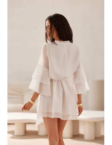 Beatrice – zwiewna sukienka mini z falbanami i wiązaniem w talii w kolorze ecru | Roco Fashion