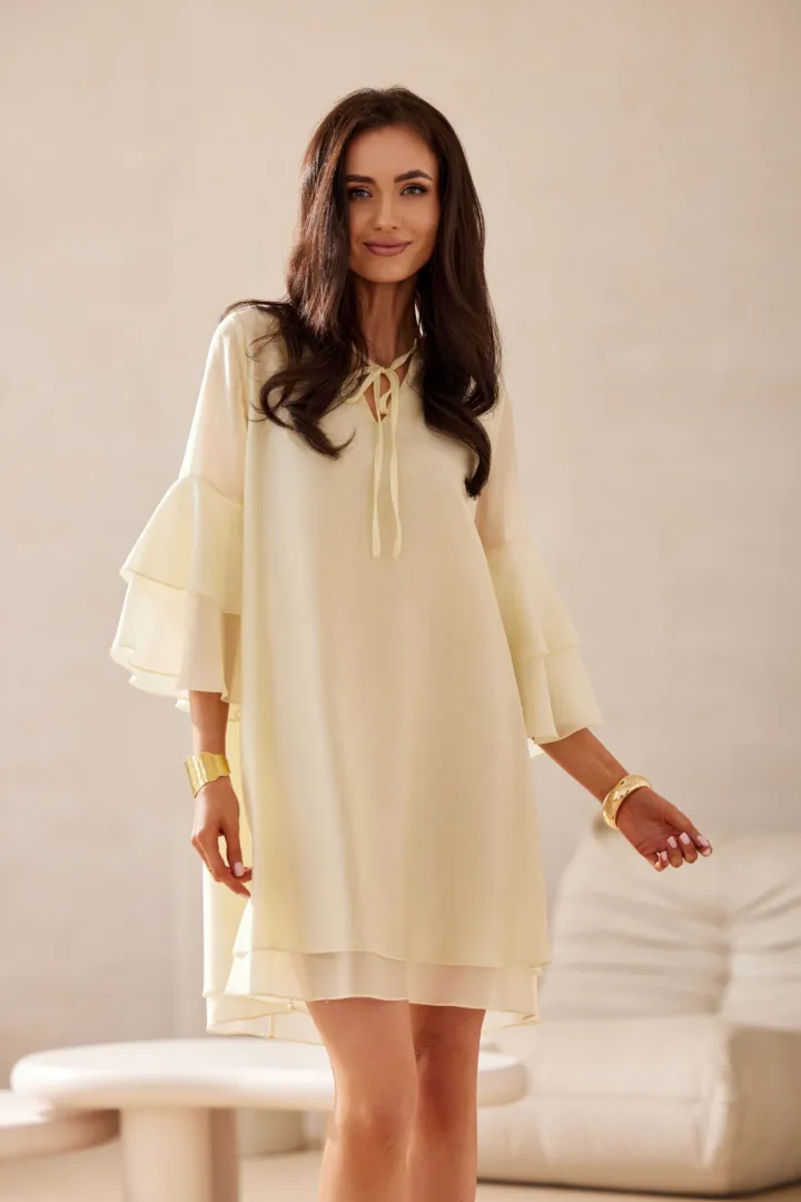 Beatrice - elegante Mini-Kleid mit Volants und Taillenbindung in Gelb