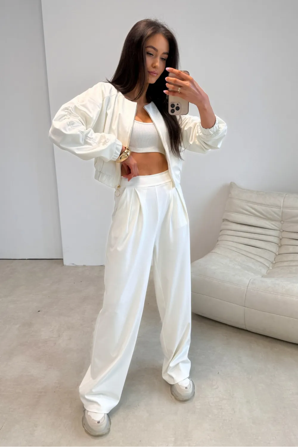 Arlena – elegante Damenhose mit weitem Bein und betonter Taille in Ecru | Roco Fashion