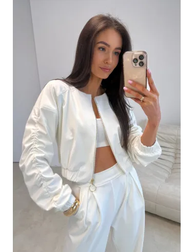 Arlena – stylowe spodnie z szerokimi nogawkami i taliowaniem ecru | Roco Fashion