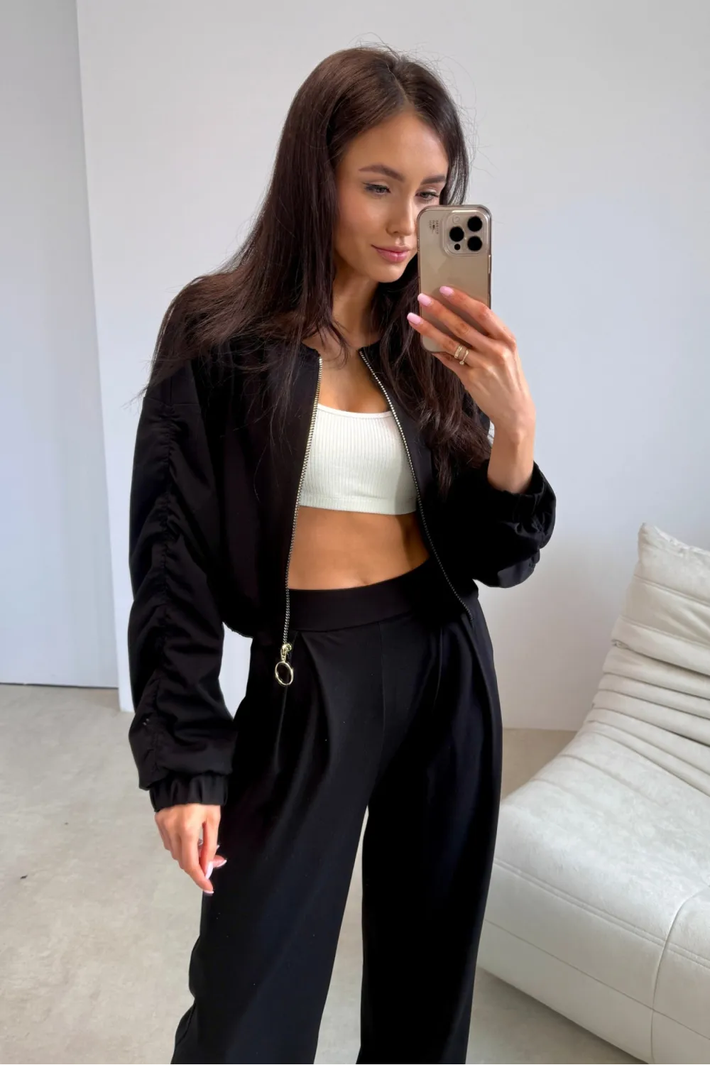 Arlena – elegante Damenhose mit weitem Bein und betonter Taille in Schwarz | Roco Fashion