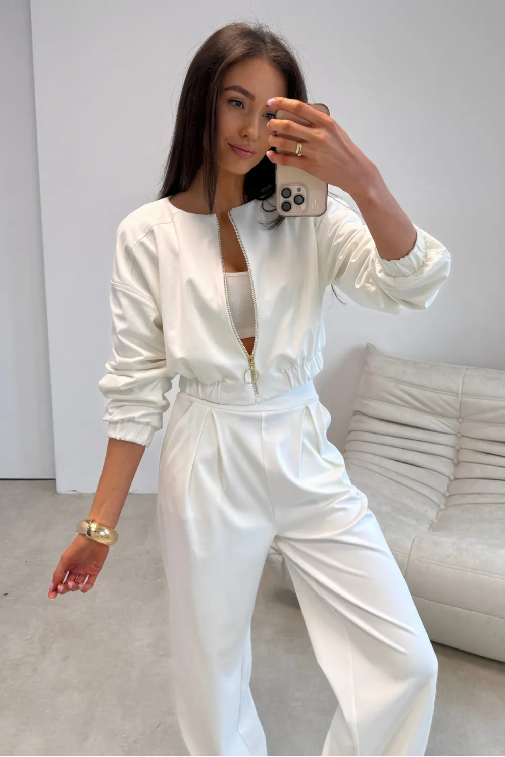 Arlena – stylowe spodnie z szerokimi nogawkami i taliowaniem ecru | Roco Fashion