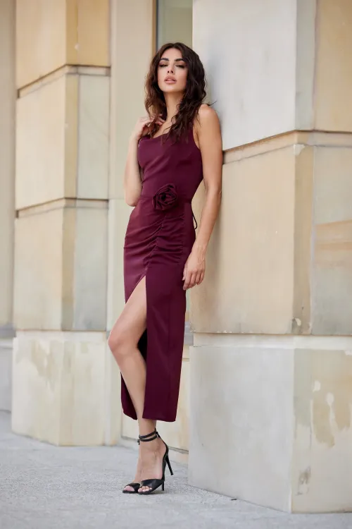 Maribel – bordeauxfarbenes Midikleid mit Rose | Roco Fashion