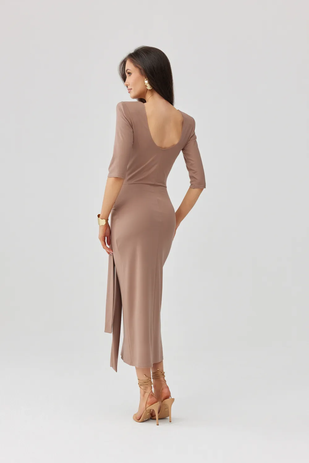 Lidiana – elegantes Midikleid in Cappuccino mit Taillenbindung & 3/4-Ärmeln | Roco Fashion