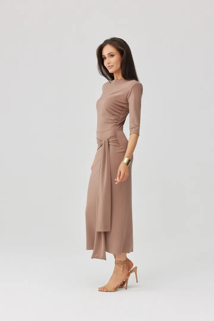 Lidiana - elegante Midikleid mit Taillenbindung und 3/4-Ärmeln in Cappuccino