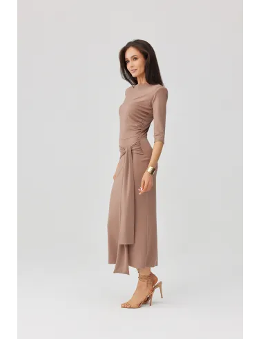 Lidiana – elegantes Midikleid in Cappuccino mit Taillenbindung & 3/4-Ärmeln | Roco Fashion