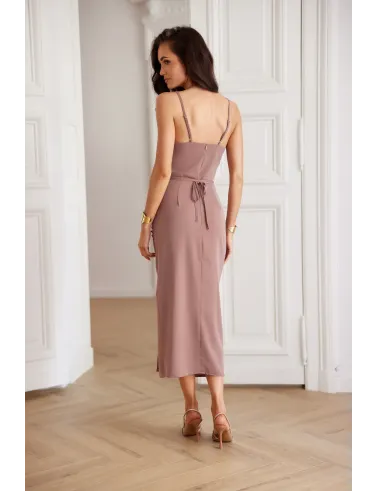 Maribel – brązowa sukienka midi z różą | Roco Fashion