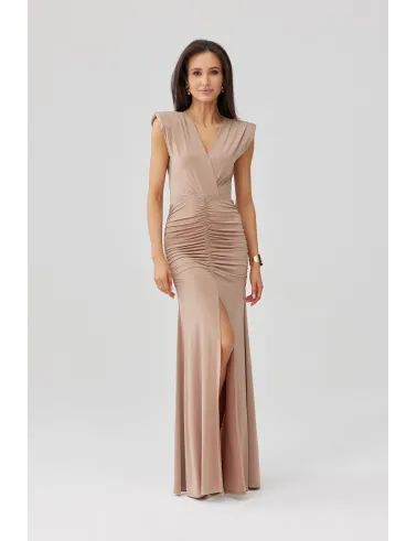 Noelia – Lange elegante Abendkleid mit Drapierung und Beinschlitz Cappuccino | Roco Fashion