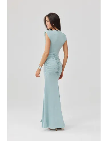 Noelia – elegancka długa sukienka kopertowa miętowa z marszczeniem i rozcięciem | Roco Fashion