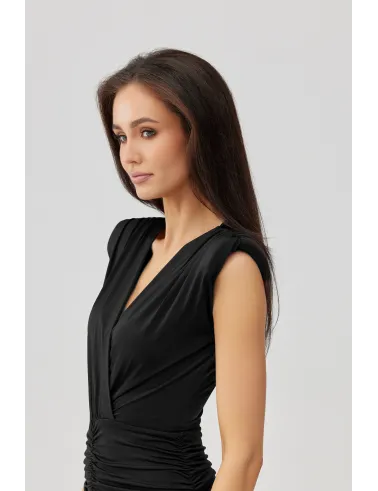 Noelia – Lange elegante Abendkleid mit Drapierung und Beinschlitz Schwarz | Roco Fashion