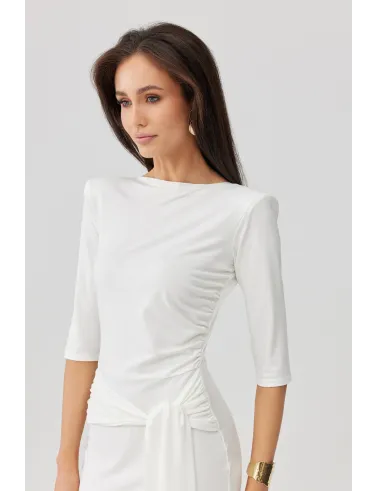 Lidiana – midi sukienka ecru z wiązaniem w talii i rękawem 3/4 | Roco Fashion