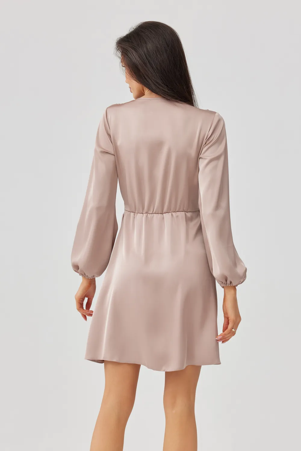 Catlin – Elegantes Mini Wickelkleid mit Taillenband & langen Ärmeln Cappuccino | Roco Fashion