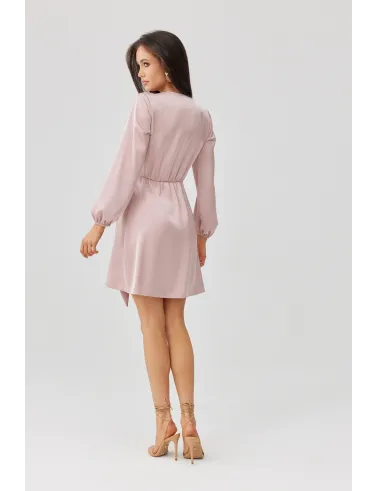 Catlin – kopertowa sukienka mini z wiązaniem w talii i długim rękawem różowa | Roco Fashion
