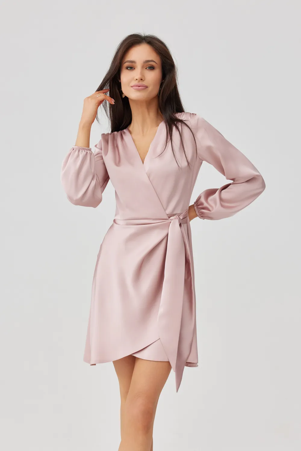 Catlin – Elegantes Mini Wickelkleid mit Taillenband & langen Ärmeln in Rosa | Roco Fashion