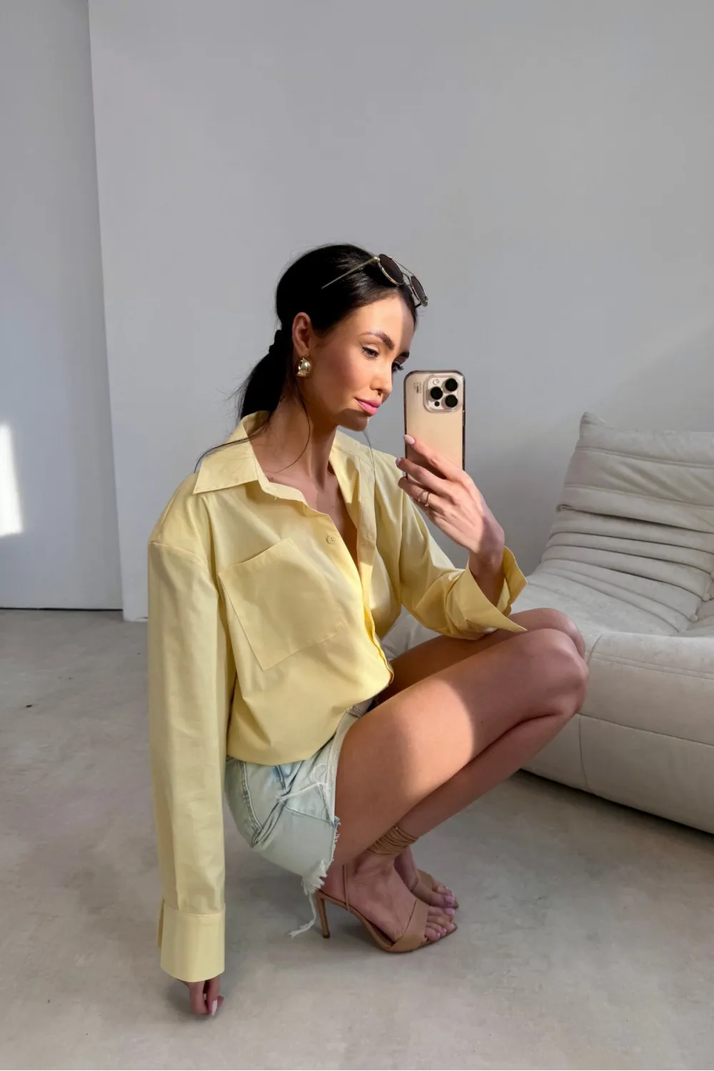 Calista – żółta koszula damska z długim rękawem i klasycznym kołnierzem | Roco Fashion