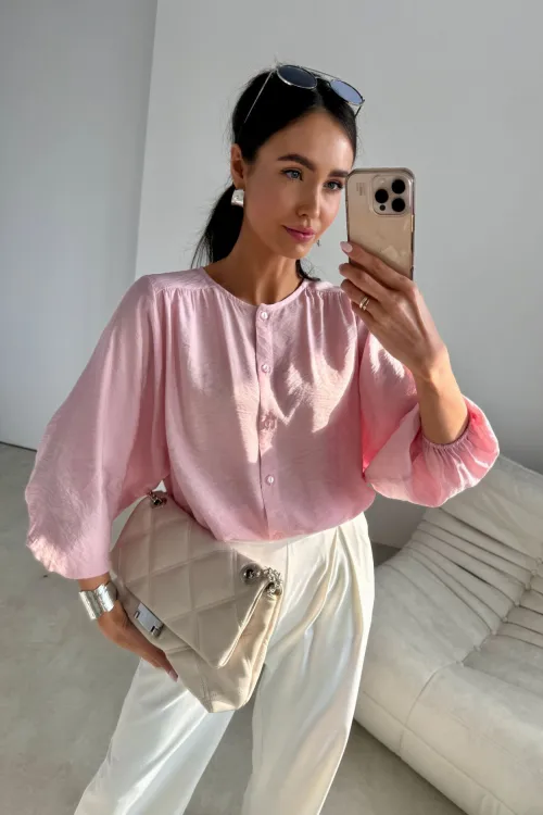 Mirabela – Moderne Damenbluse in Puderrosa mit klarer Silhouette & Knopfleiste | Roco Fashion