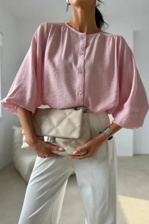 Mirabela - Moderne Damenbluse mit klarer Silhouette und Knopfleiste in Puderrosa